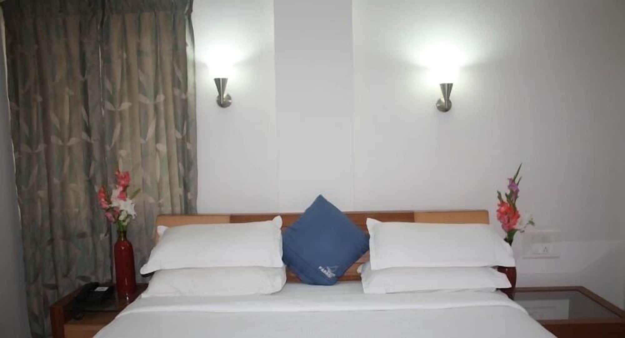 Hotel White Parrot Maisur Dış mekan fotoğraf