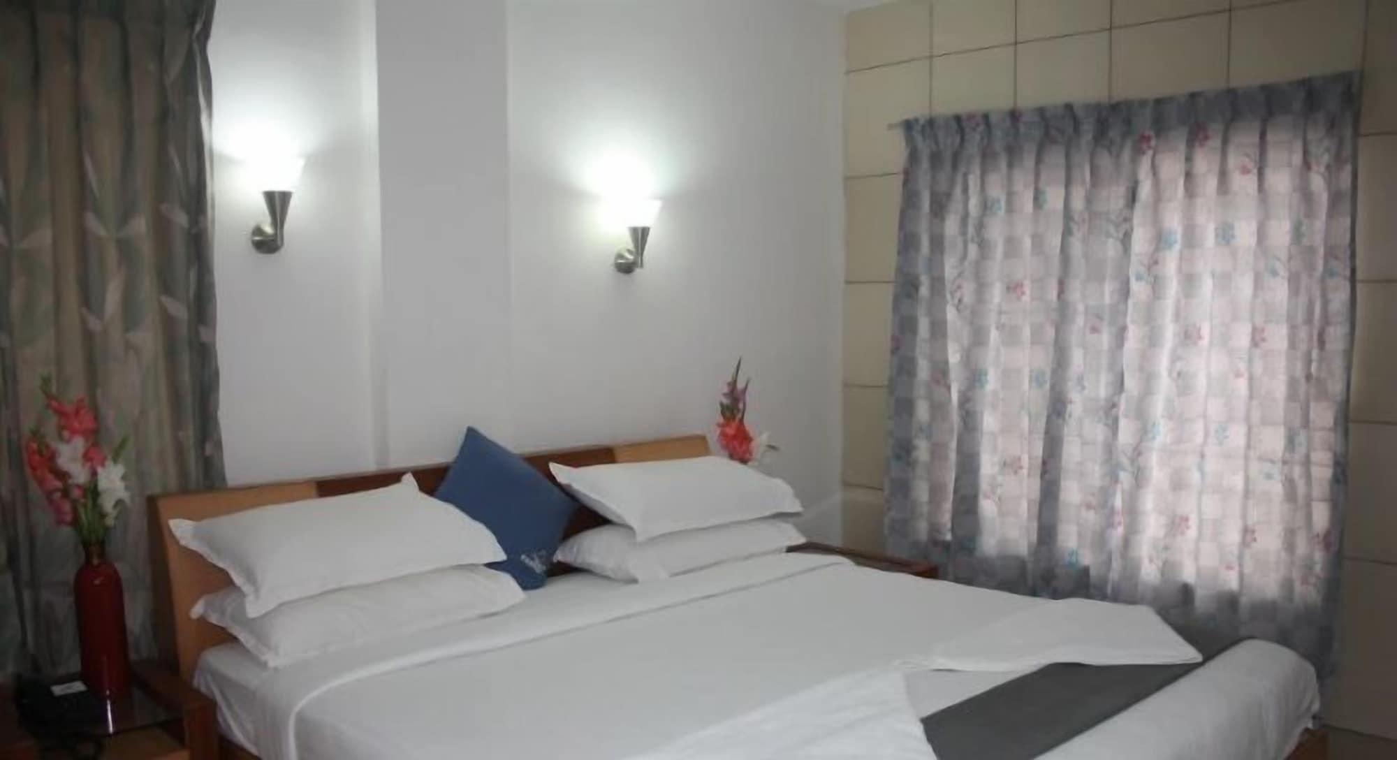 Hotel White Parrot Maisur Dış mekan fotoğraf