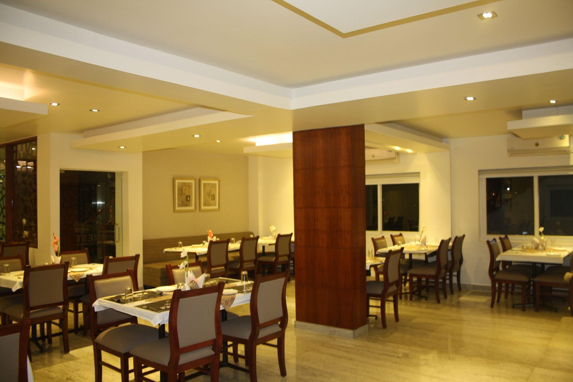 Hotel White Parrot Maisur Dış mekan fotoğraf