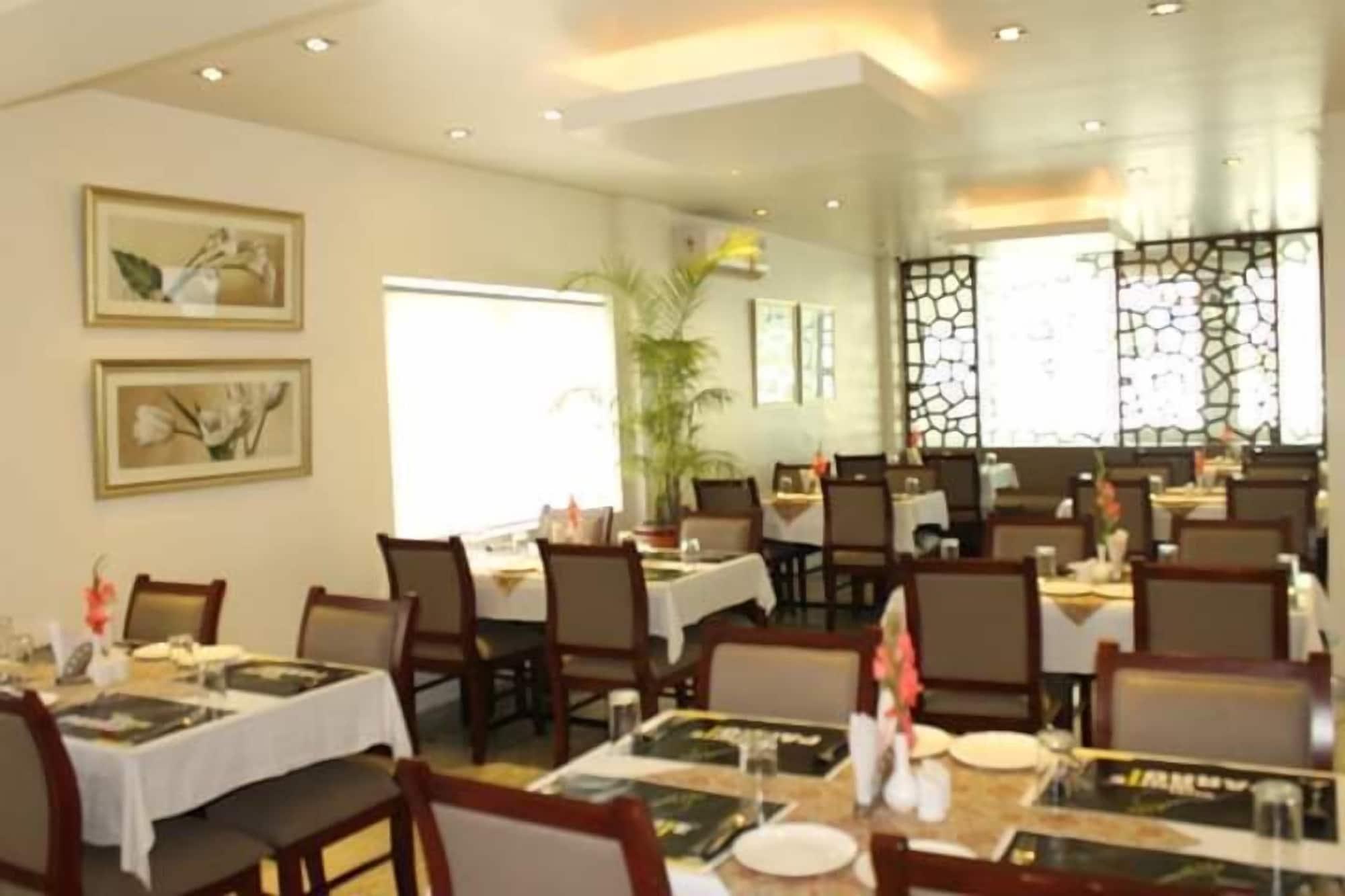 Hotel White Parrot Maisur Dış mekan fotoğraf