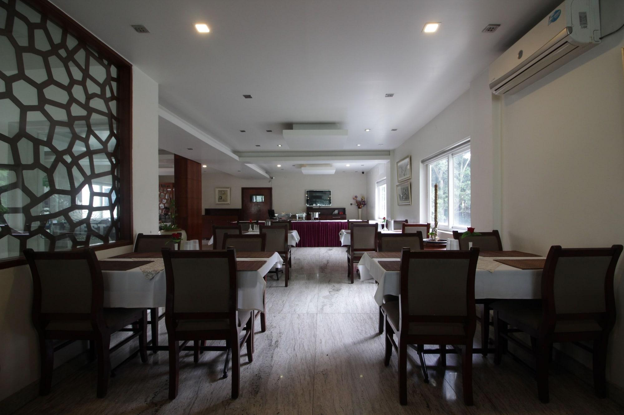 Hotel White Parrot Maisur Dış mekan fotoğraf