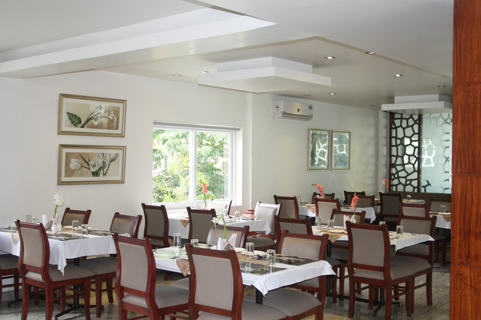 Hotel White Parrot Maisur Dış mekan fotoğraf