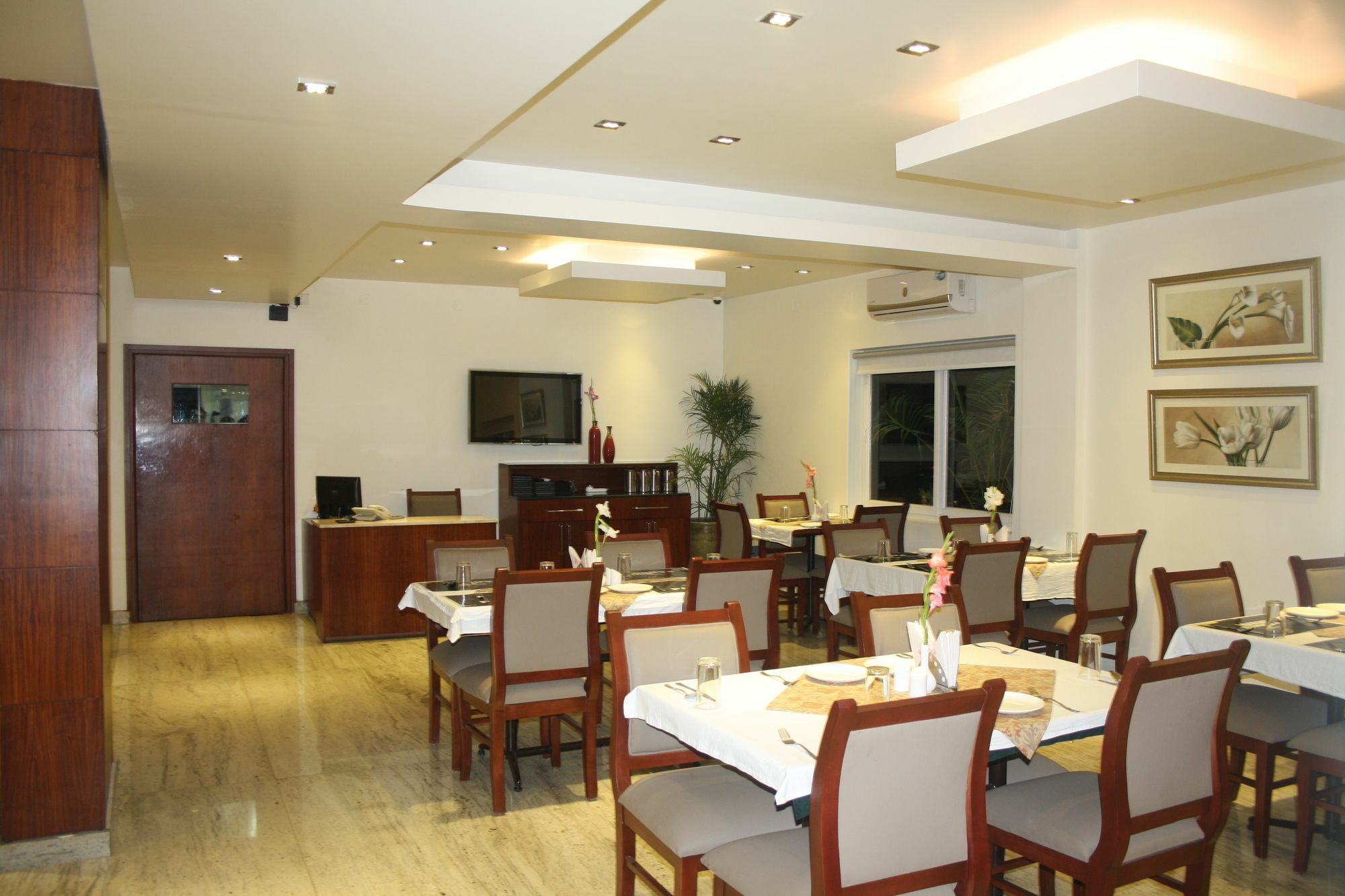 Hotel White Parrot Maisur Dış mekan fotoğraf