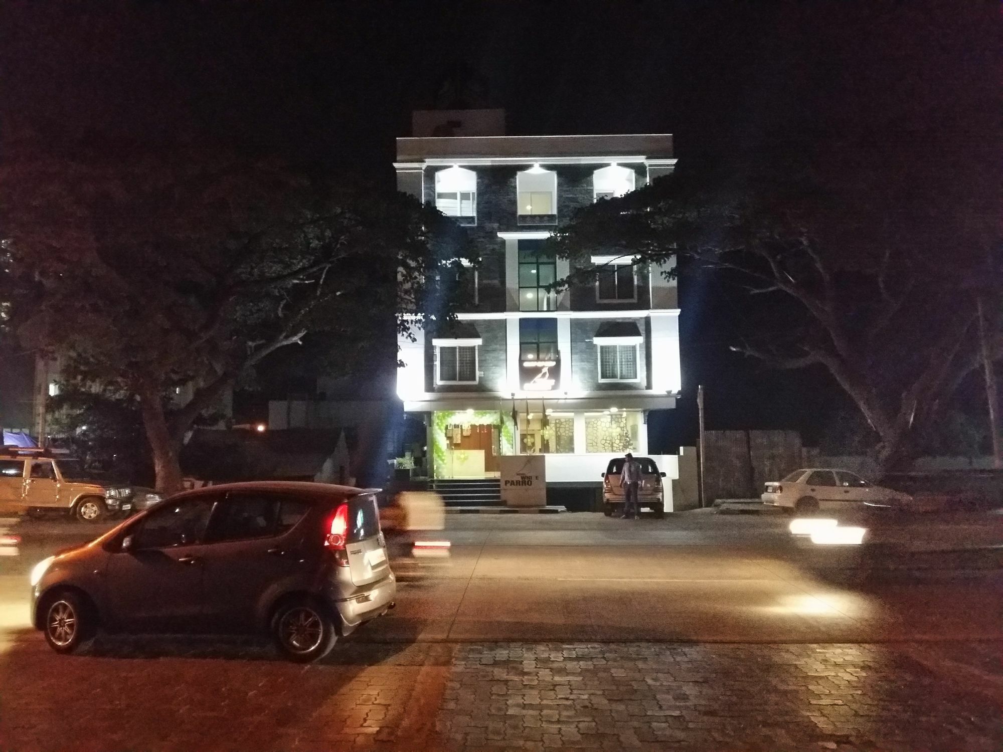 Hotel White Parrot Maisur Dış mekan fotoğraf