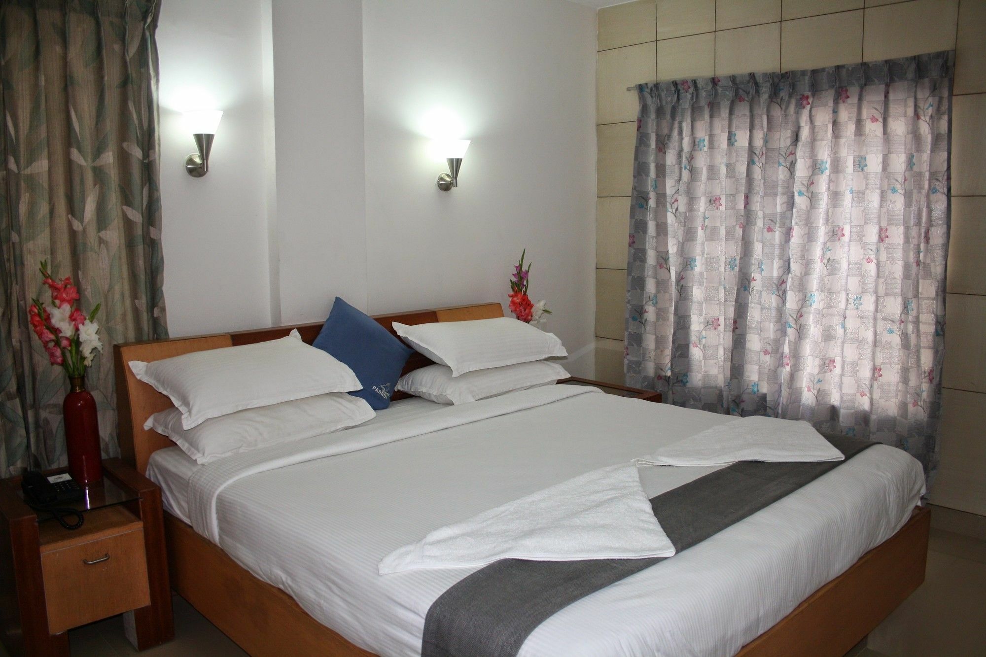 Hotel White Parrot Maisur Dış mekan fotoğraf