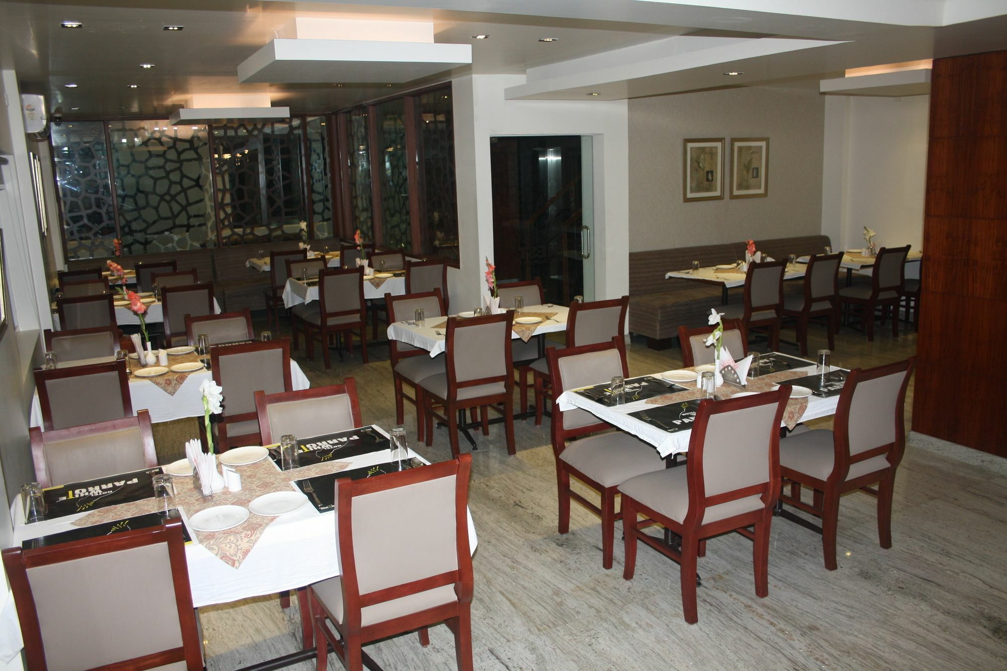 Hotel White Parrot Maisur Dış mekan fotoğraf
